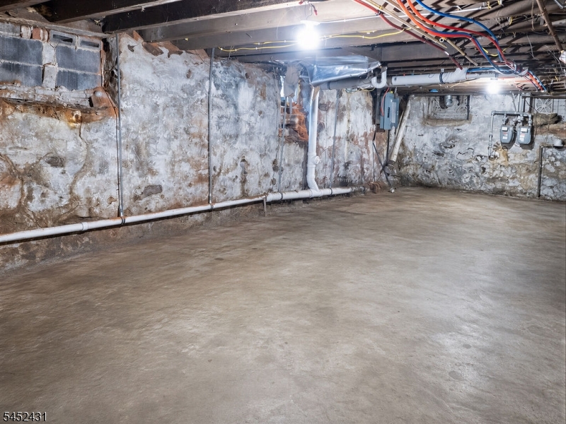 24 Sanford St Property Photo 11