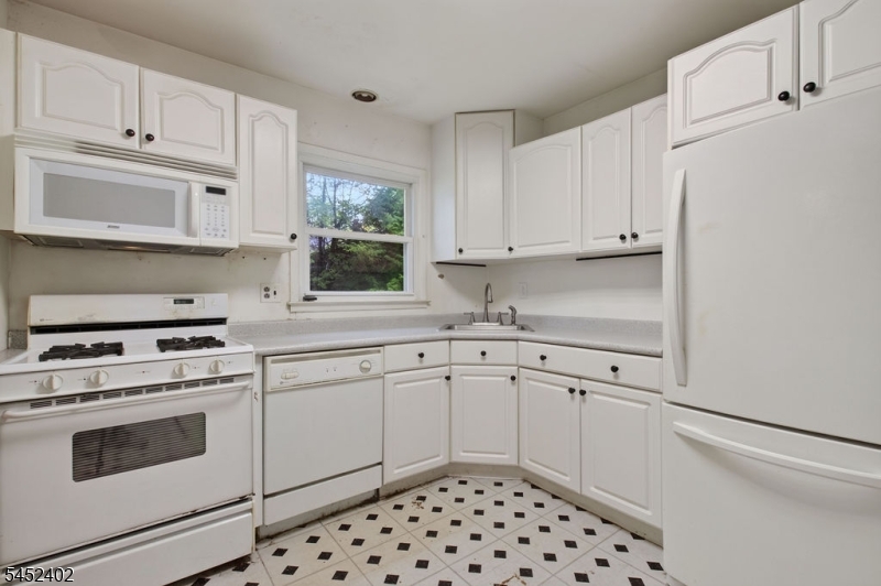 305 William St Property Photo 21
