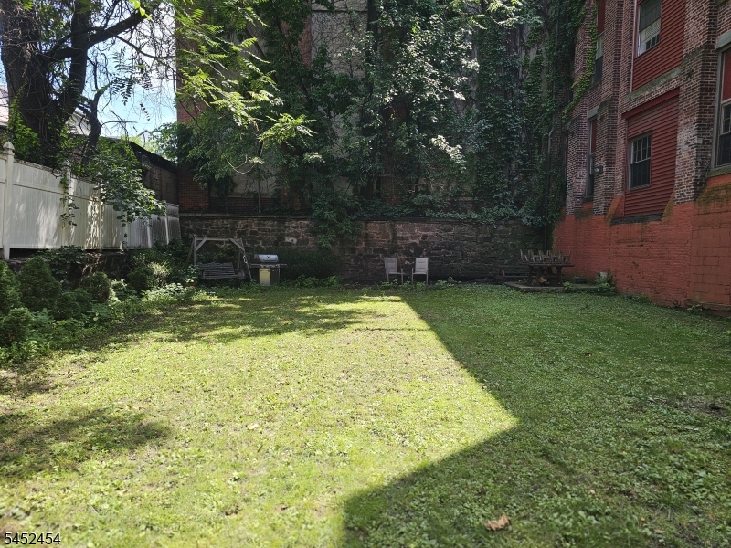 79 Montgomery St 4f Property Photo 2