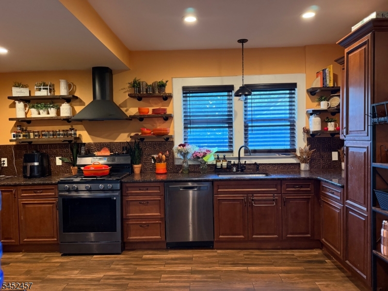 608 Huntington Ave Property Photo 3