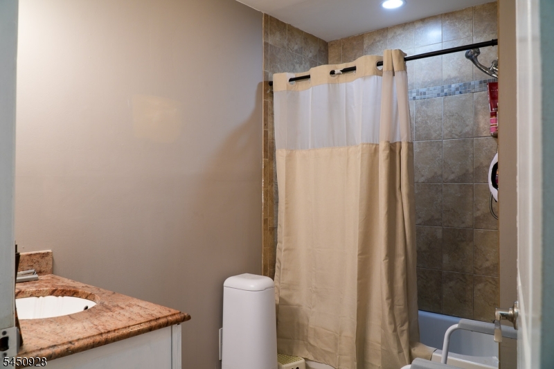 150 Farragut Ave Property Photo 9