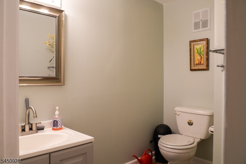 150 Farragut Ave Property Photo 14