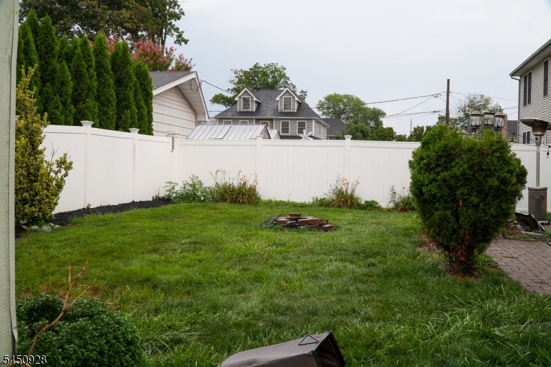 150 Farragut Ave Property Photo 16