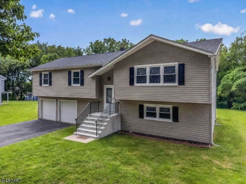 30 Wordsworth Ln Property Photo 1