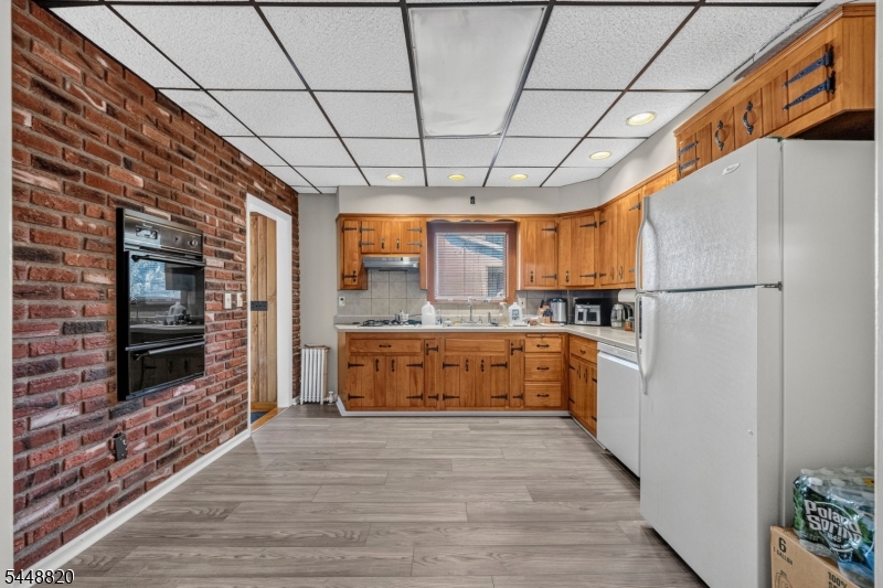 130 Rowland Ave Property Photo 2