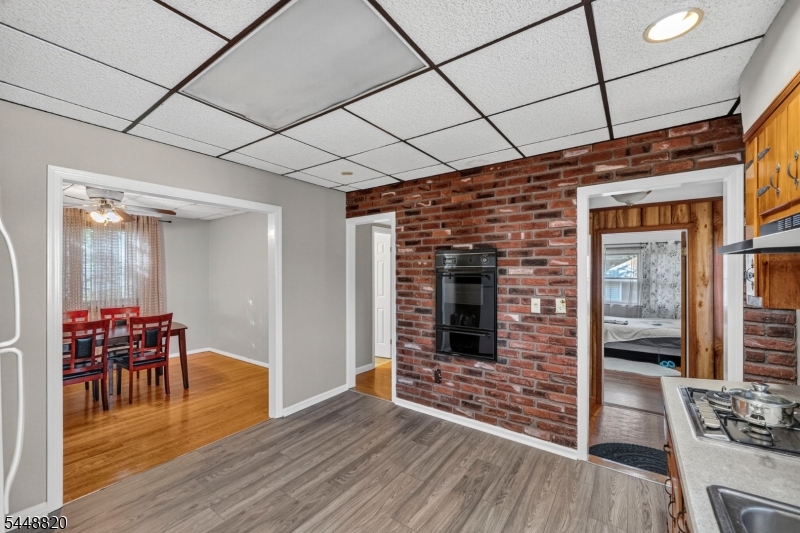 130 Rowland Ave Property Photo 4