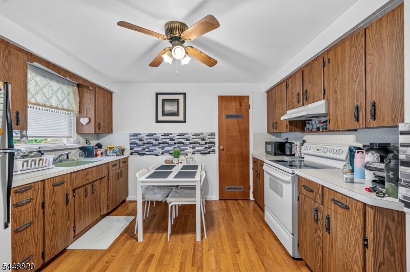 130 Rowland Ave Property Photo 6