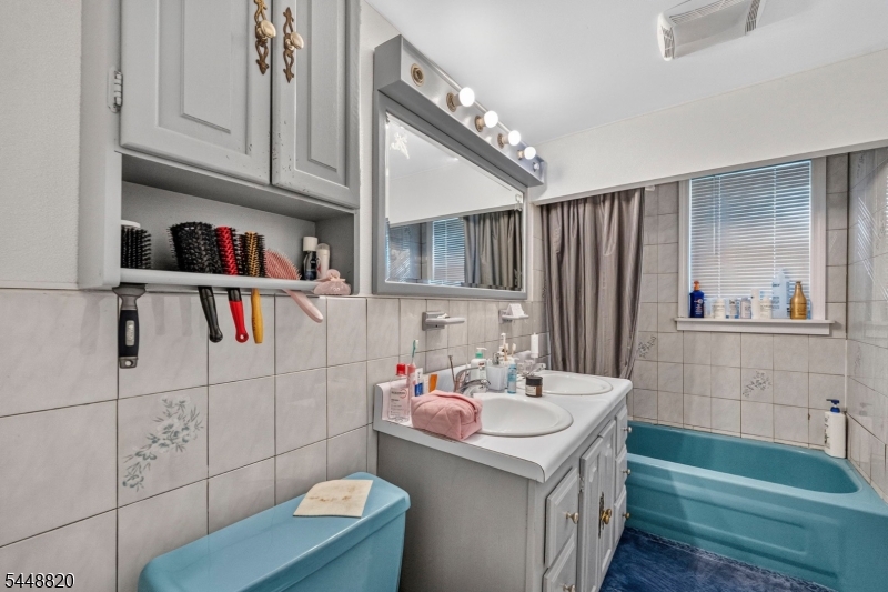 130 Rowland Ave Property Photo 18