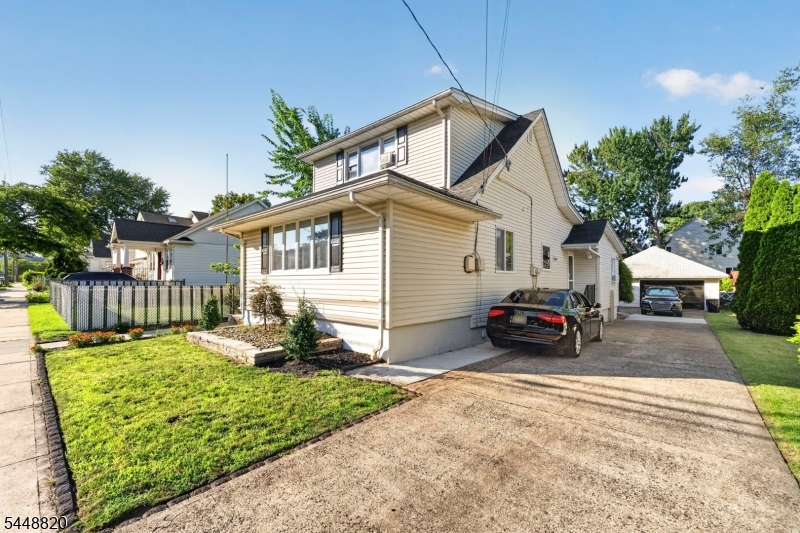 130 Rowland Ave Property Photo 22
