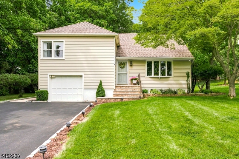 24 Stony Brook Rd Property Photo 1