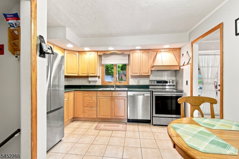 24 Stony Brook Rd Property Photo 6