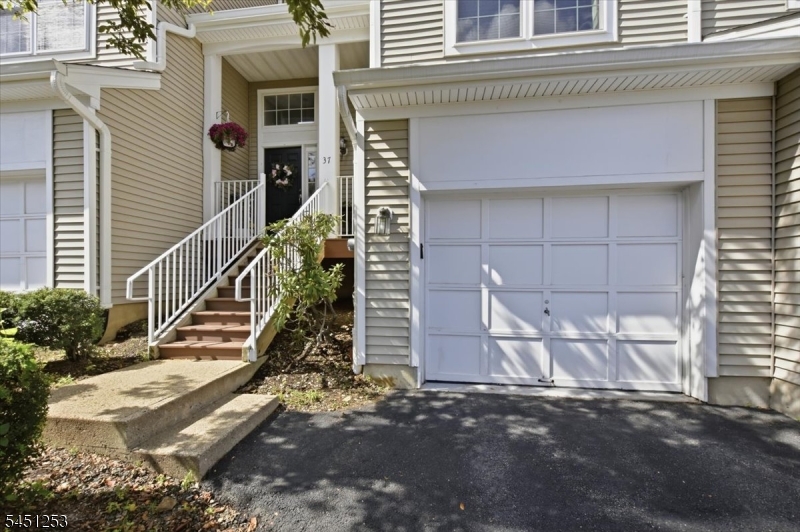 37 Woodmont Dr Property Photo 1