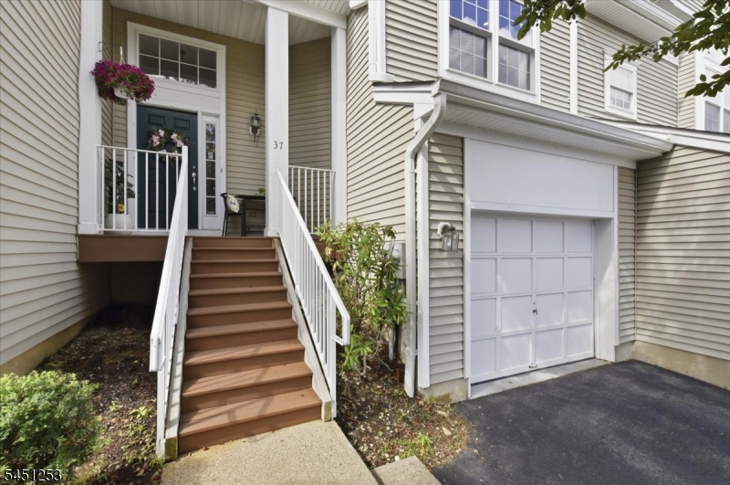 37 Woodmont Dr Property Photo 2