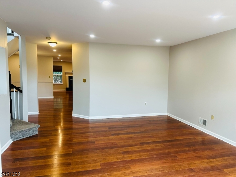 37 Woodmont Dr Property Photo 9