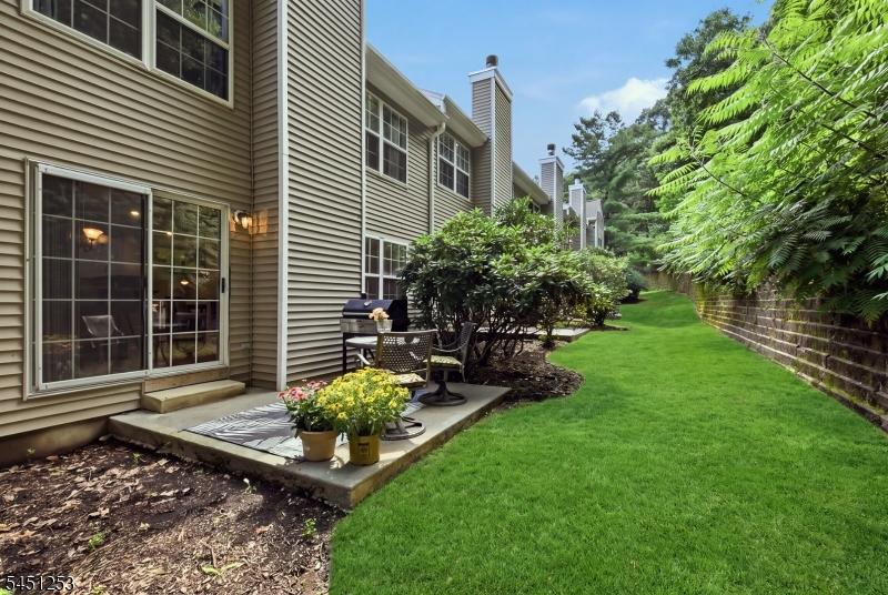 37 Woodmont Dr Property Photo 41