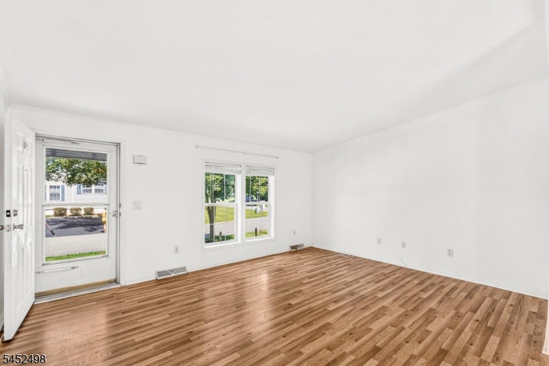 3 Lantern Ln Property Photo 2