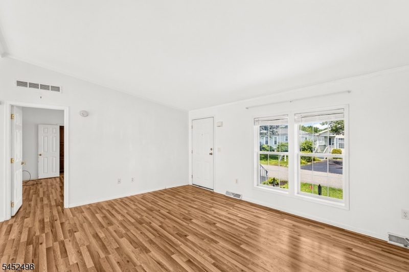 3 Lantern Ln Property Photo 3