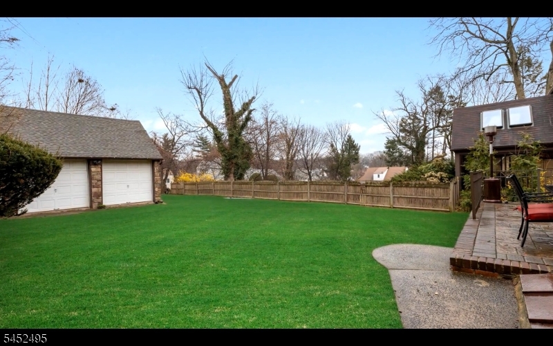 33 Johnson Ave Property Photo 44