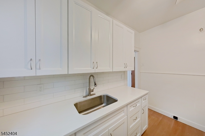 183 Broad St 1r Property Photo 3