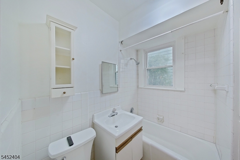 183 Broad St 1r Property Photo 12