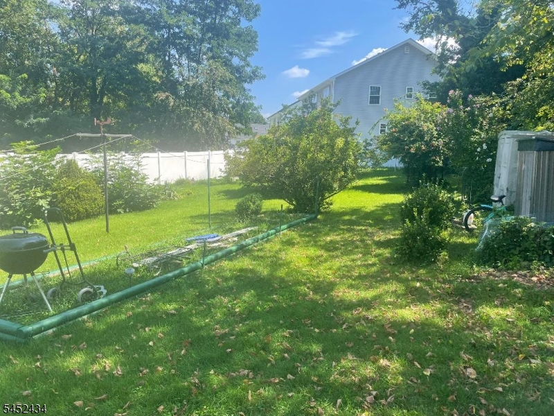 209 Linden Ave Property Photo 2