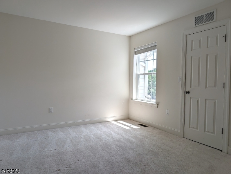 68 Autumn Ln Property Photo 9