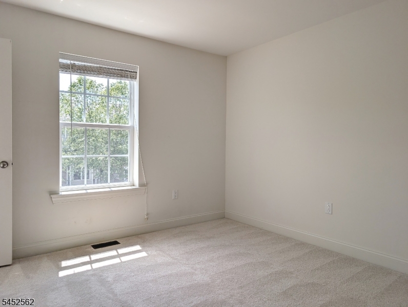 68 Autumn Ln Property Photo 10