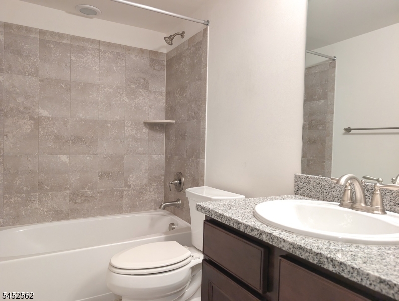 68 Autumn Ln Property Photo 14