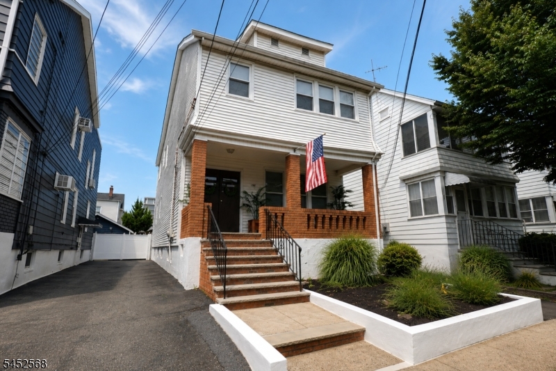 191 N 16Th St Property Photo 1