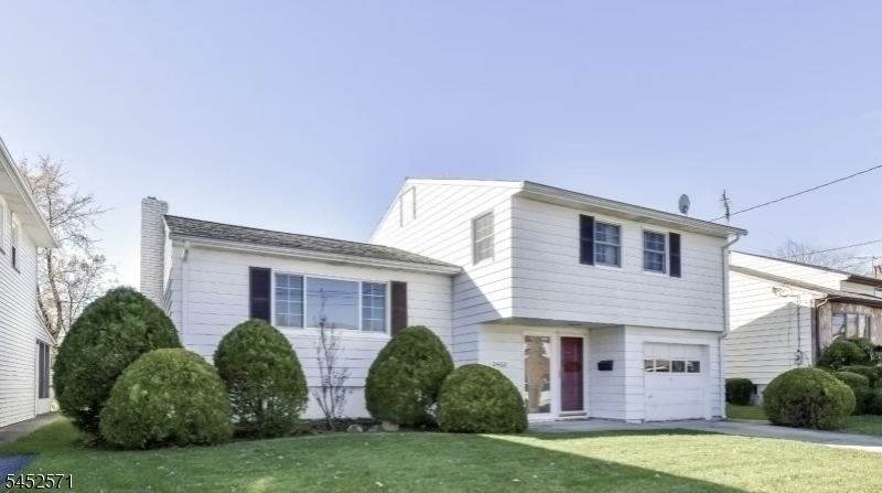2462 Woodside Rd Property Photo 1
