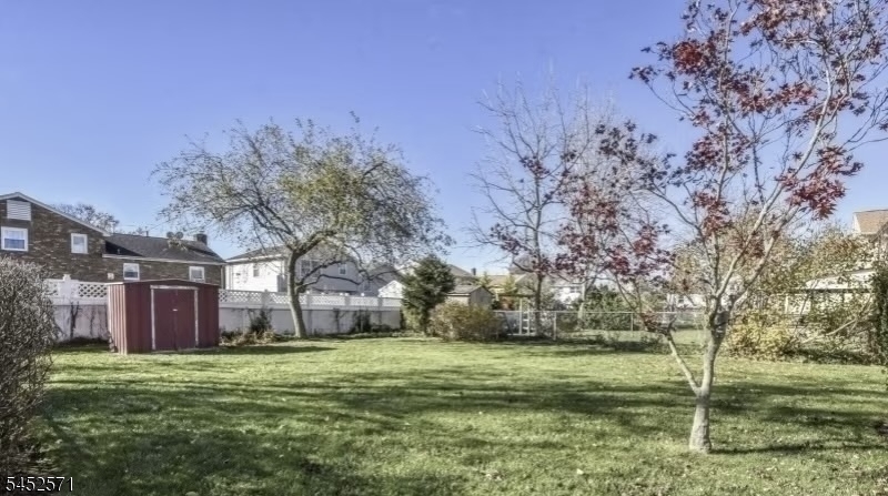 2462 Woodside Rd Property Photo 4