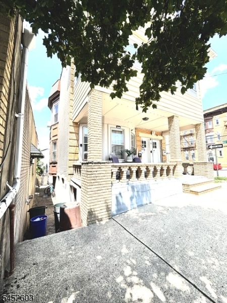 53 Harrison Ave Property Photo 2