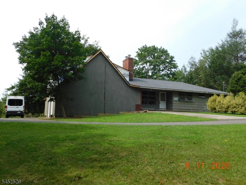 211 Pickle Rd Property Photo 3