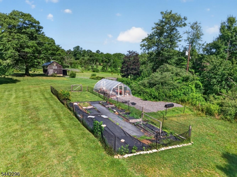339 Hackett Rd Property Photo 17