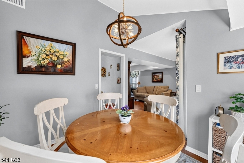 3411 Richmond Ct Property Photo 6