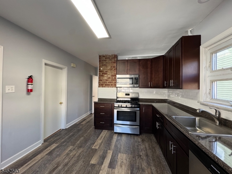 271 Davis Ave 2 Property Photo 3