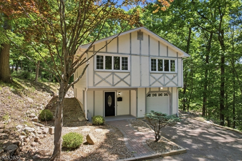 3 Conklin Ave Property Photo 1