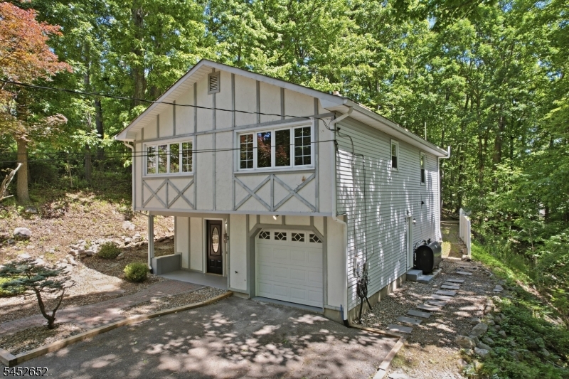 3 Conklin Ave Property Photo 2