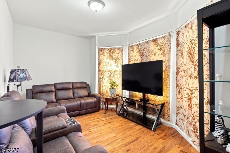 220 Murray St Property Photo 10