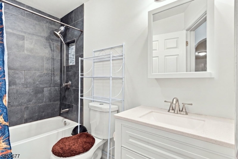 220 Murray St Property Photo 12