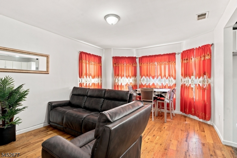 220 Murray St Property Photo 17