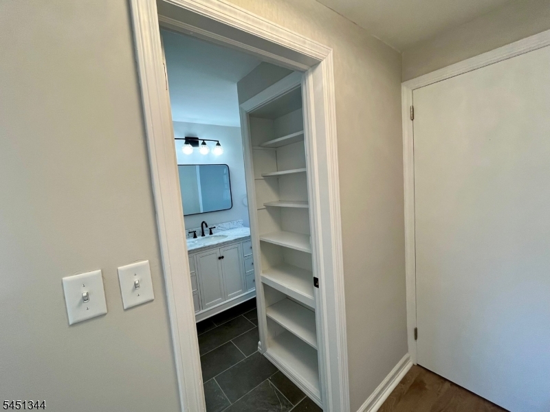 34 Wagner Pl 2 Property Photo 17