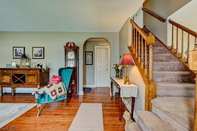 115 Olive Ave Property Photo 4