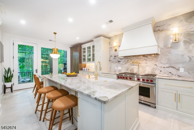2 Park Pl Property Photo 1