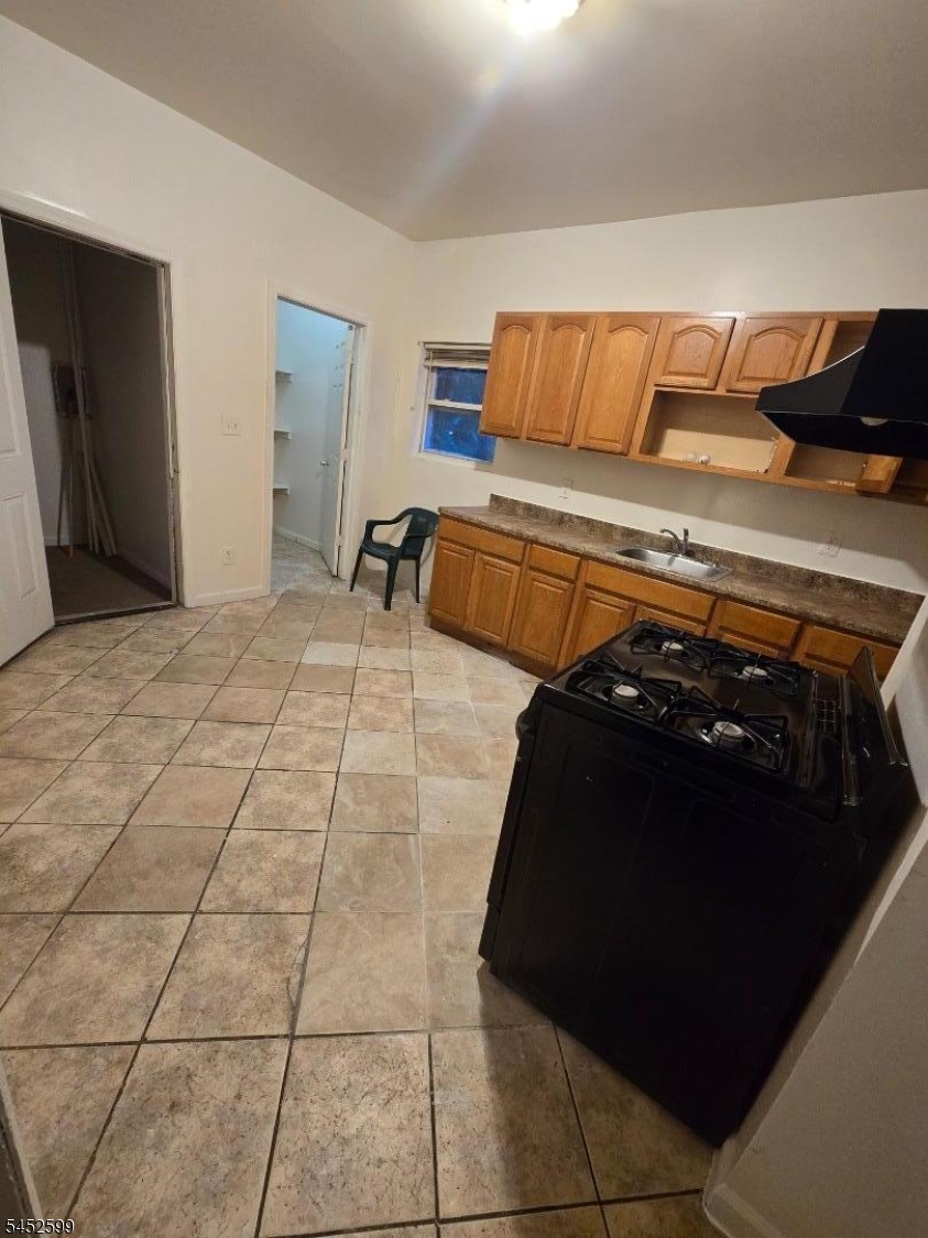 782 Grove St 2 Property Photo 1