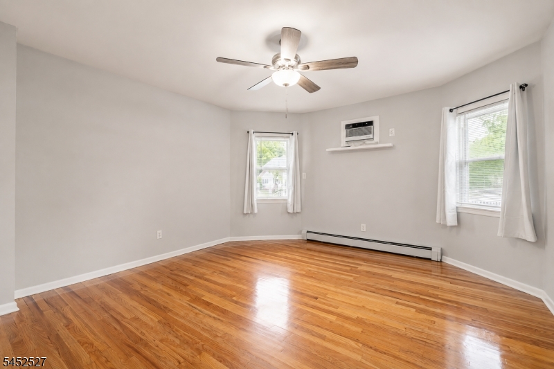 305 Manning Ave 1 Property Photo 4