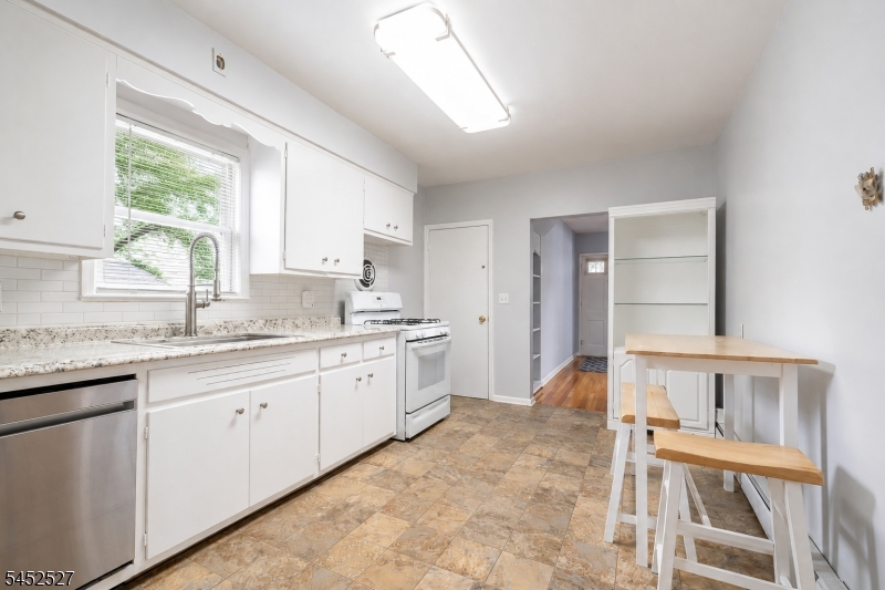 305 Manning Ave 1 Property Photo 6