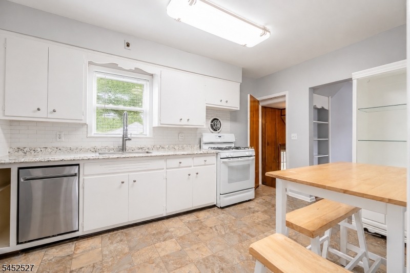 305 Manning Ave 1 Property Photo 8