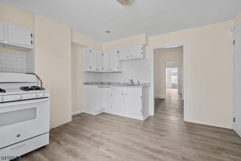 33 Delaware St Property Photo 5
