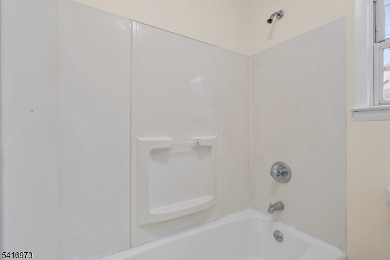 33 Delaware St Property Photo 11